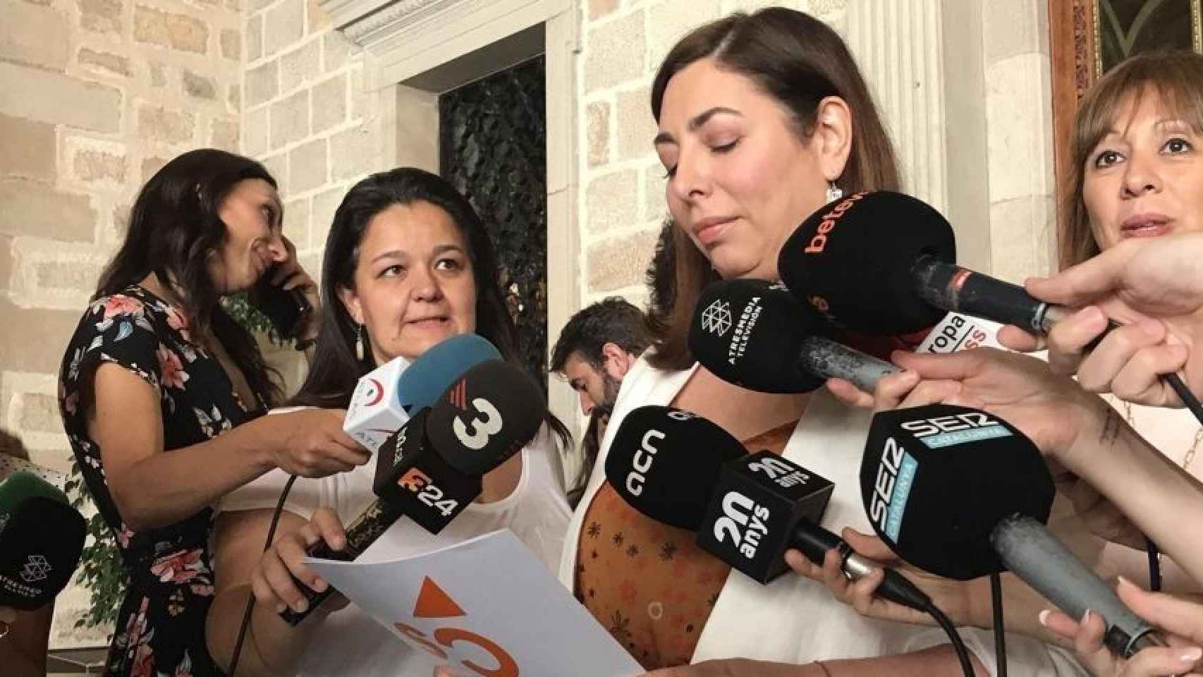 Luz Guilarte, presidente de Ciudadanos en Barcelona, atiende a los medios de comunicación / EUROPA PRESS