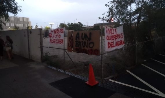 Mensajes contra la construcción del centro / JORDI SUBIRANA