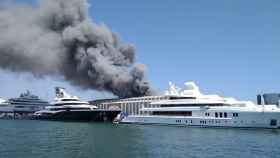 El aparatoso incendio en el Puerto de Barcelona