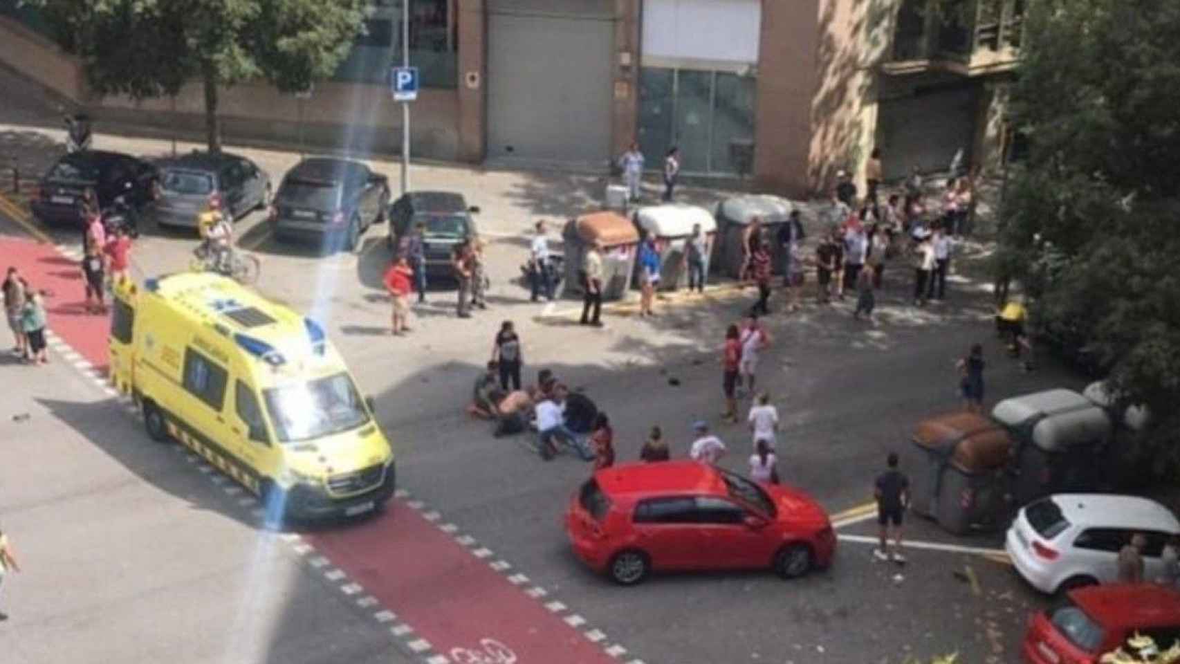 Imagen del accidente en el Eixample este domingo / TWITTER @ANTIRADARCATALÀ