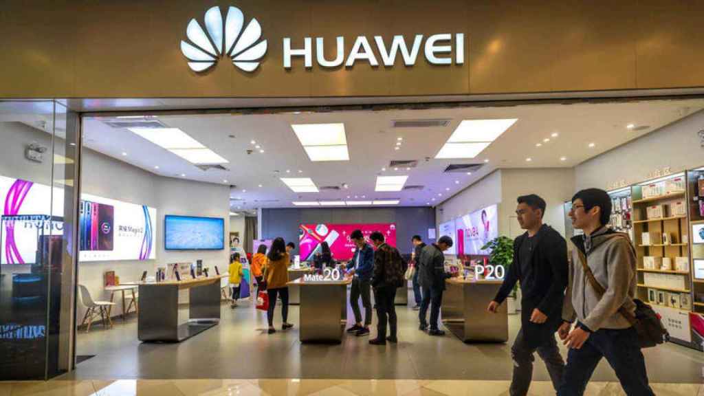 Exterior de una tienda de la compañía de telefonía Huawei