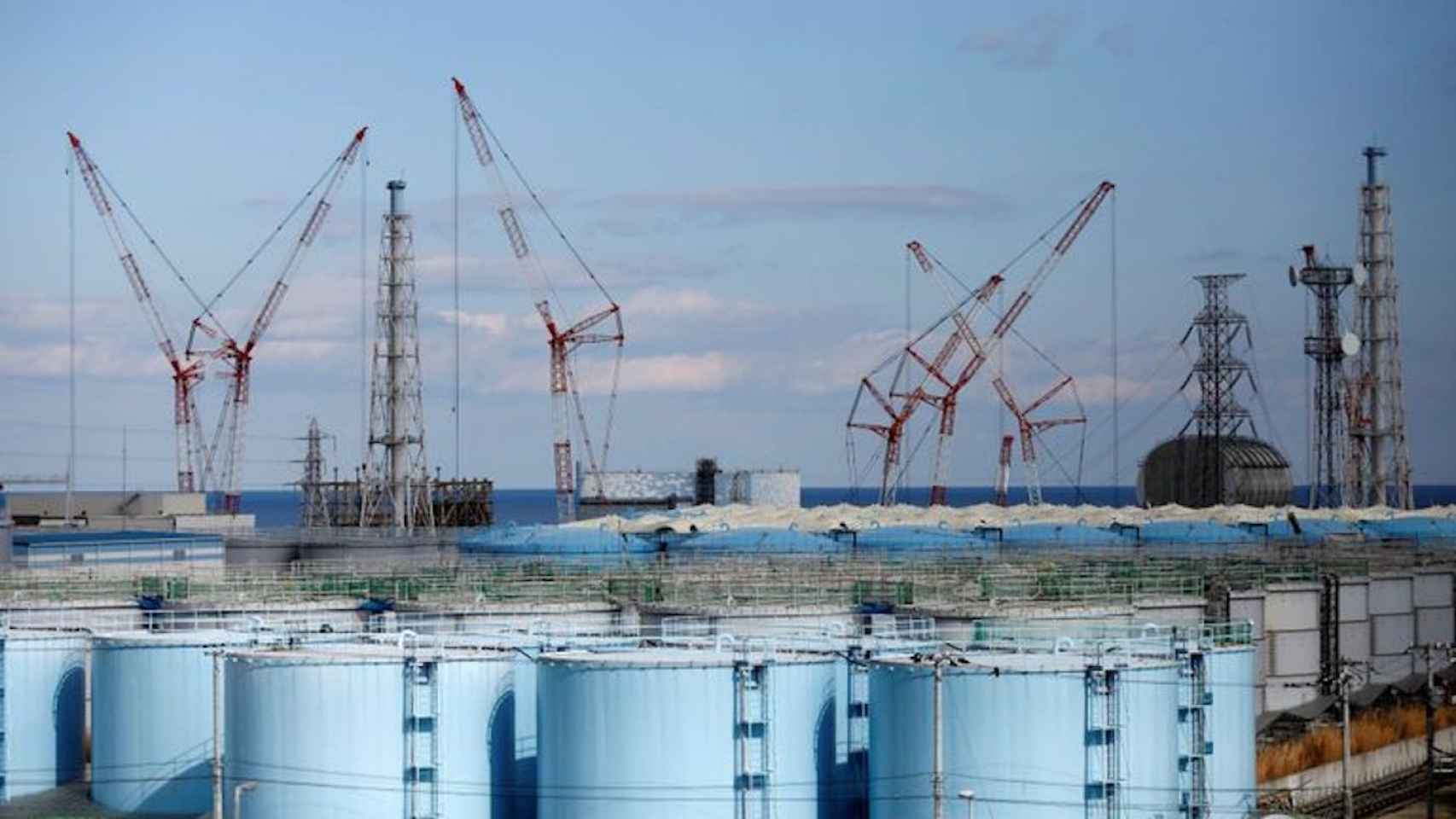 Tanques en la central de Fukushima, Japón