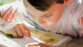 Niño estudiando en el cole / ARCHIVO