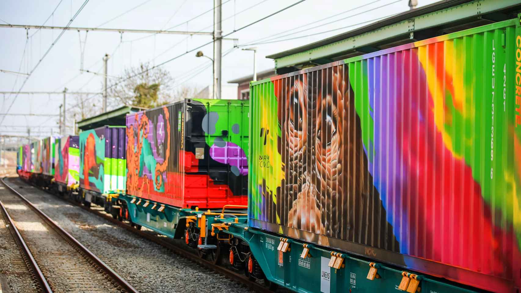 Imagen del Tren de Noé, que llega sobre ruedas a Barcelona