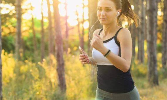 Chica haciendo running / PIXABAY