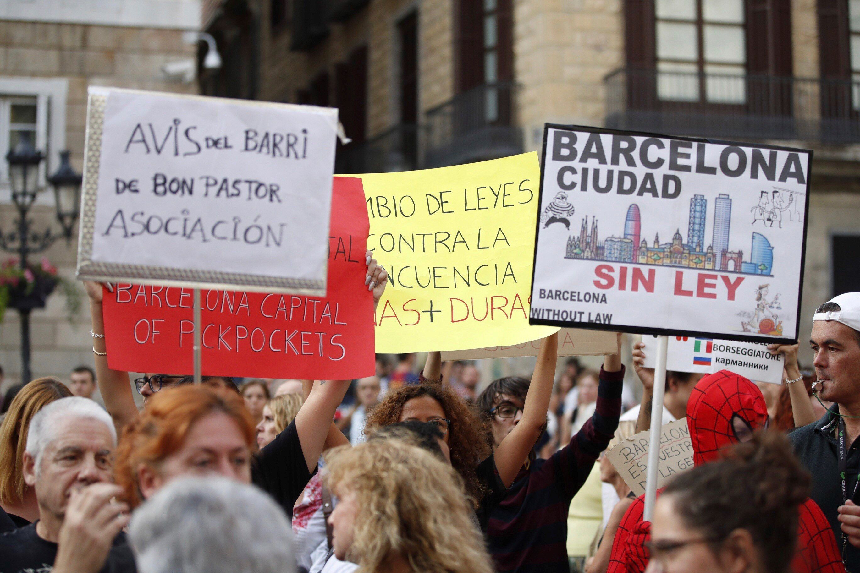 Manifestación del 'Tsunami Vecinal' en Barcelona / EFE