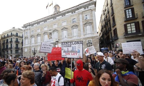 Manifestación del 'Tsunami Vecinal' en Barcelona / EFE