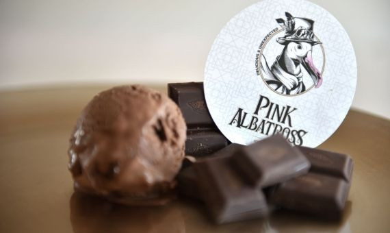 Helado de chocolate de la marca Pink Albatross