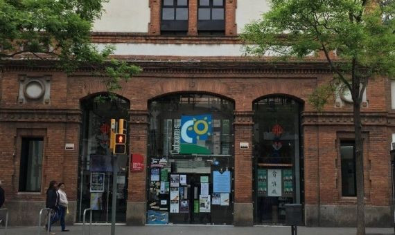 Fachada de Cotxeres, ubicada en la calle de Sants / ARCHIVO