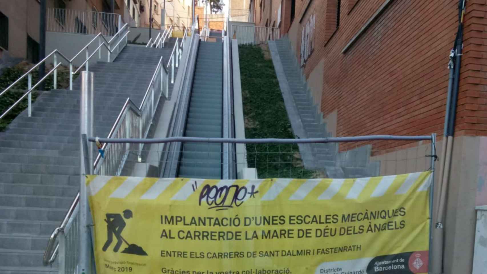 Obras en las escaleras de la calle Mare de Déu dels Àngels