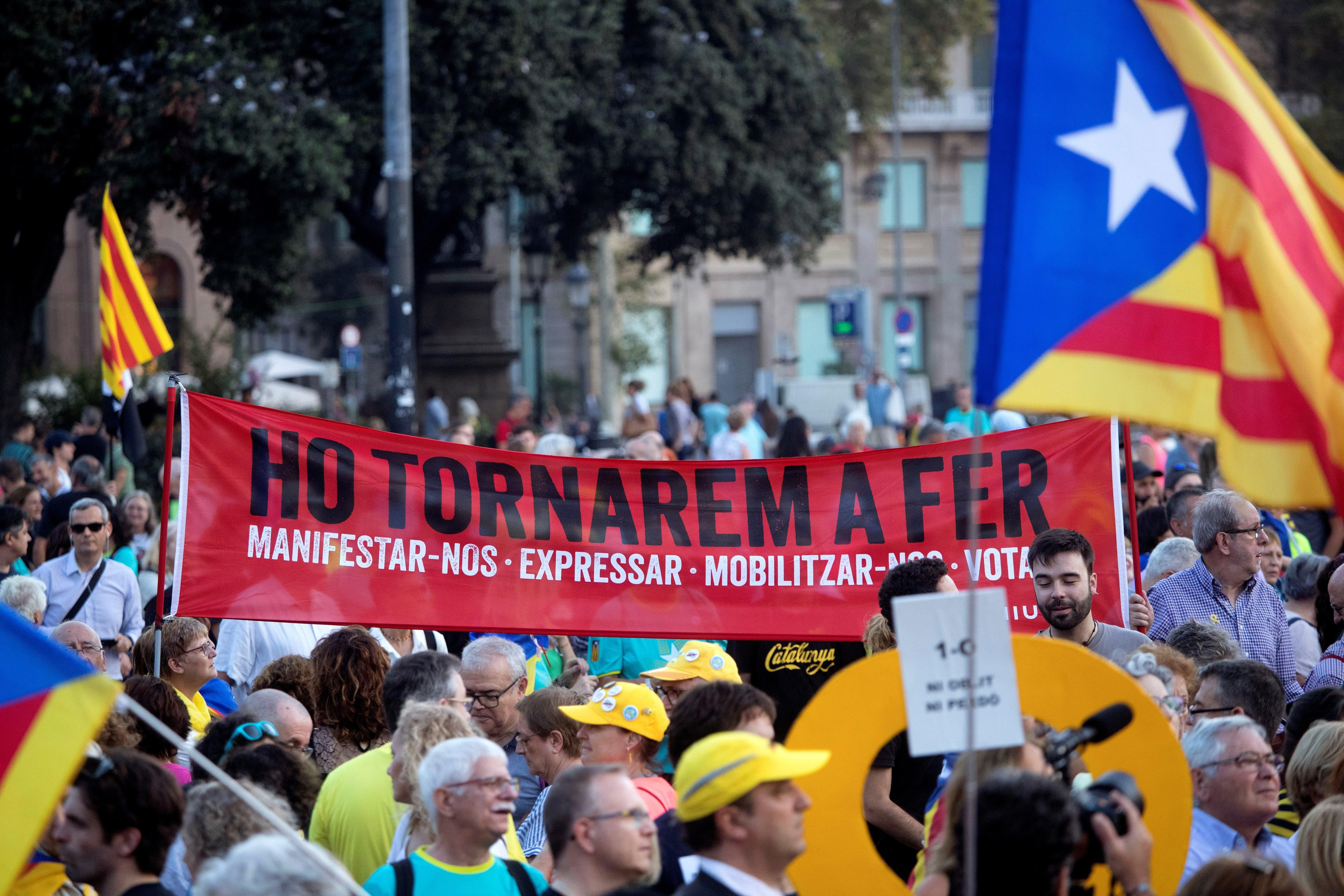 Manifestación con motivo del segundo aniversario del 1-O en Barcelona llevada a cabo por el independentismo / EFE