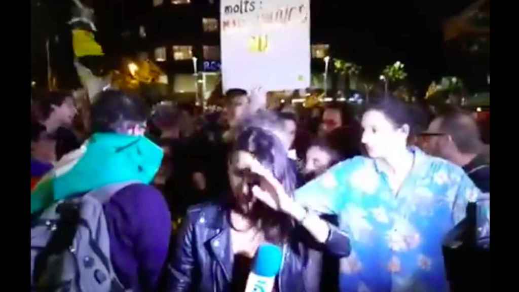 La periodista de Telecinco Laila Jiménez agredida en la manifestación