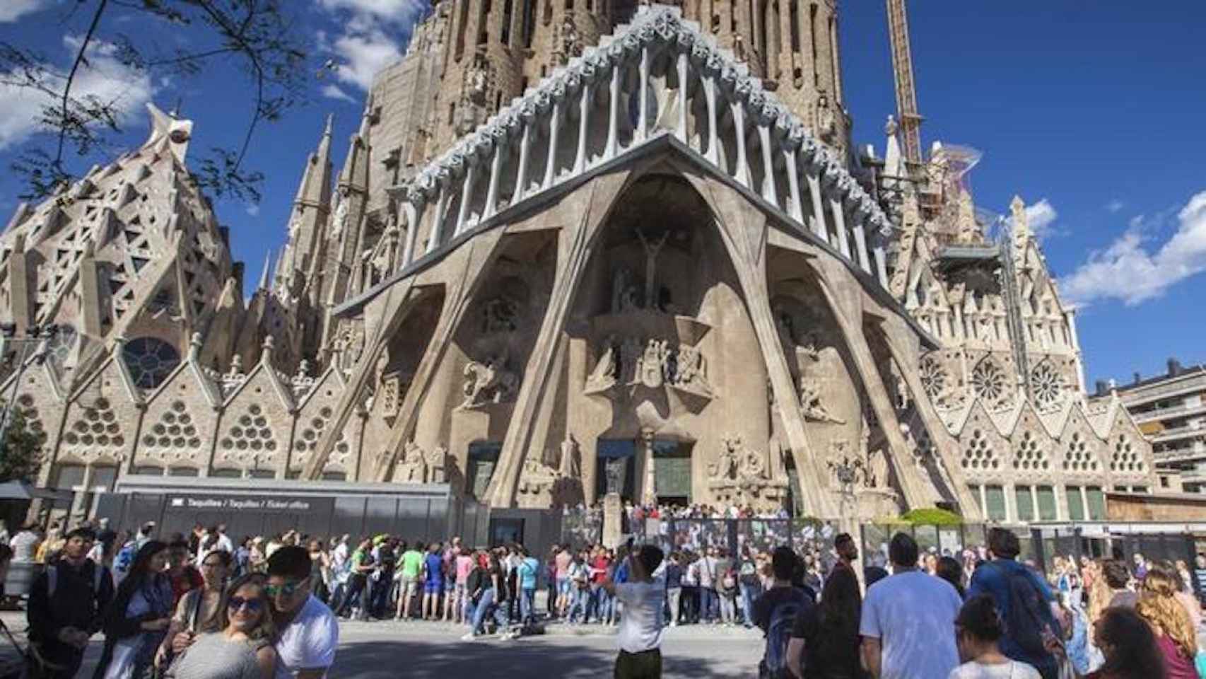 Exterior de la Sagrada Familia en Barcelona / EFE