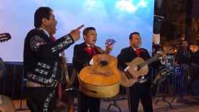 Usuarios de Forocoches contrataron a mariachis para actuaran enfrente de la sede del PP / Twitter