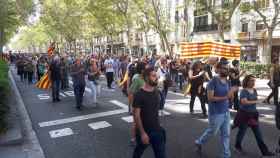 La protesta por la sentencia deriva en una marcha multitudinaria por la Gran Via de les Corts Catalanes / EUROPA PRESS