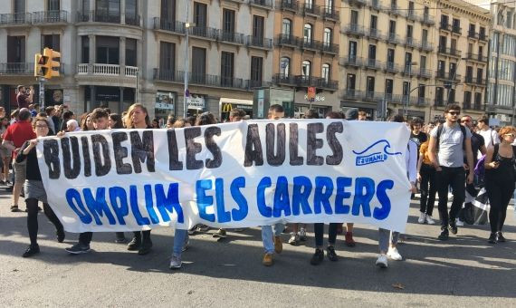 Manifestación de estudiantes en su llegada a plaza de Catalunya / RP