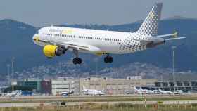 Despegue de un avión de Vueling en un imagen de archivo / EFE