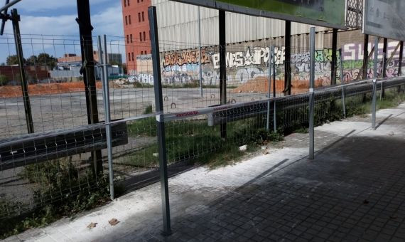 El solar antes de que se levantara el actual vallado / METRÓPOLI ABIERTA