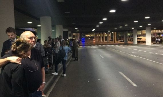 Colas para coger un taxi tras la desconvocatoria de la manifestación / RP