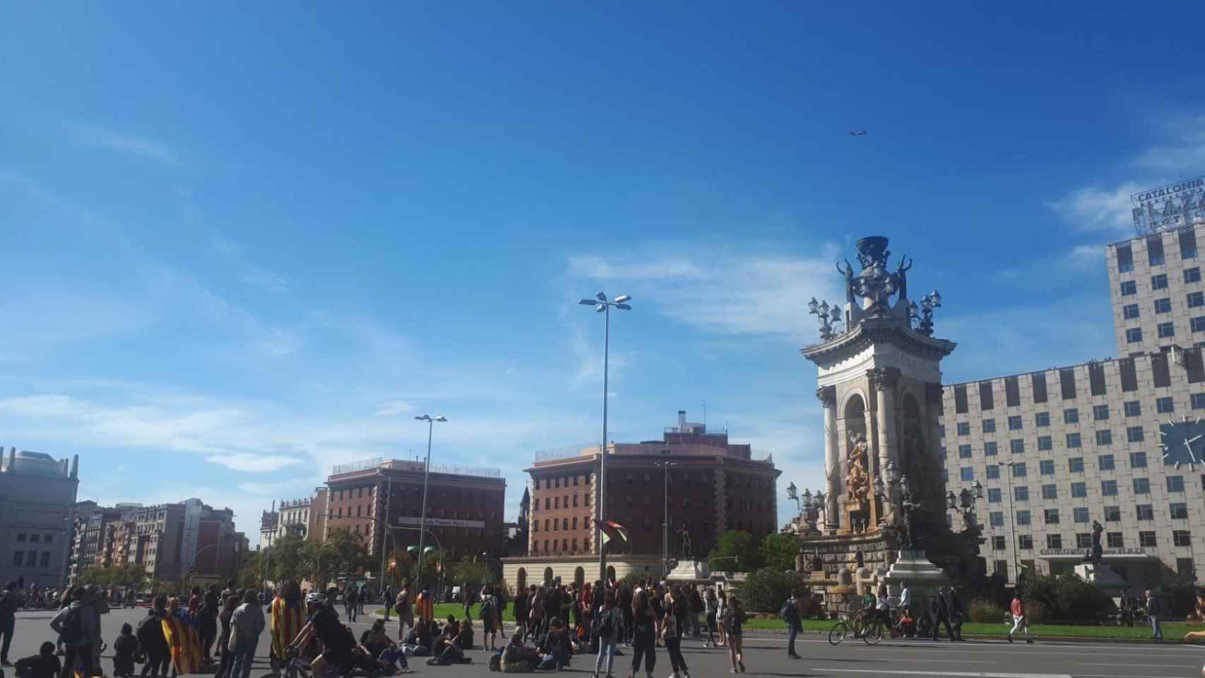 Un grupo de estudiantes cortan plaza España / EUROPA PRESS