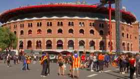 Independentistas manifestantes en la plaza de Espanya