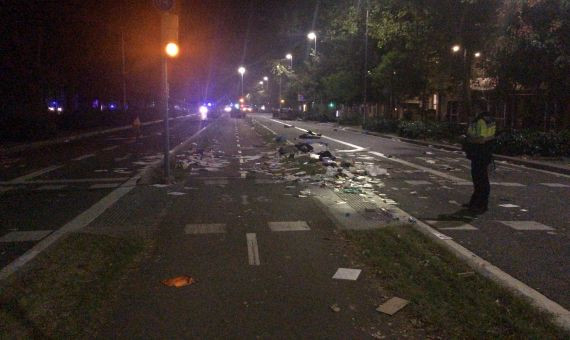 El Passeig de Sant Joan de Barcelona lleno de basura / S.C.