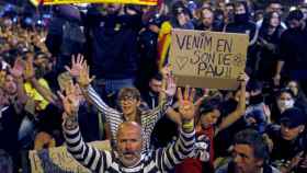 Manifestantes este sábado en plaza Urquinaona / EFE