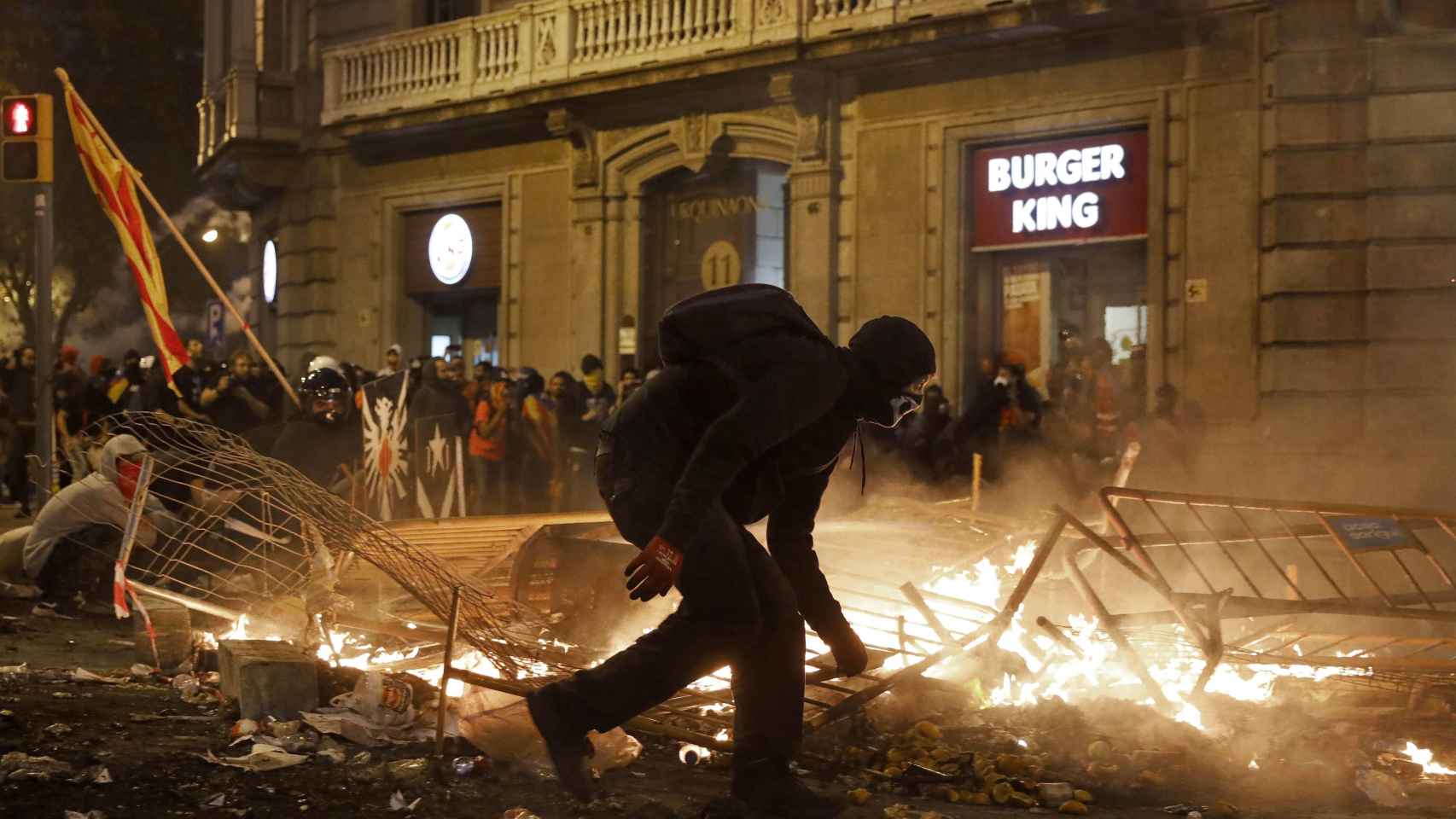 Manifestantes durante el 18 de octubre / EFE