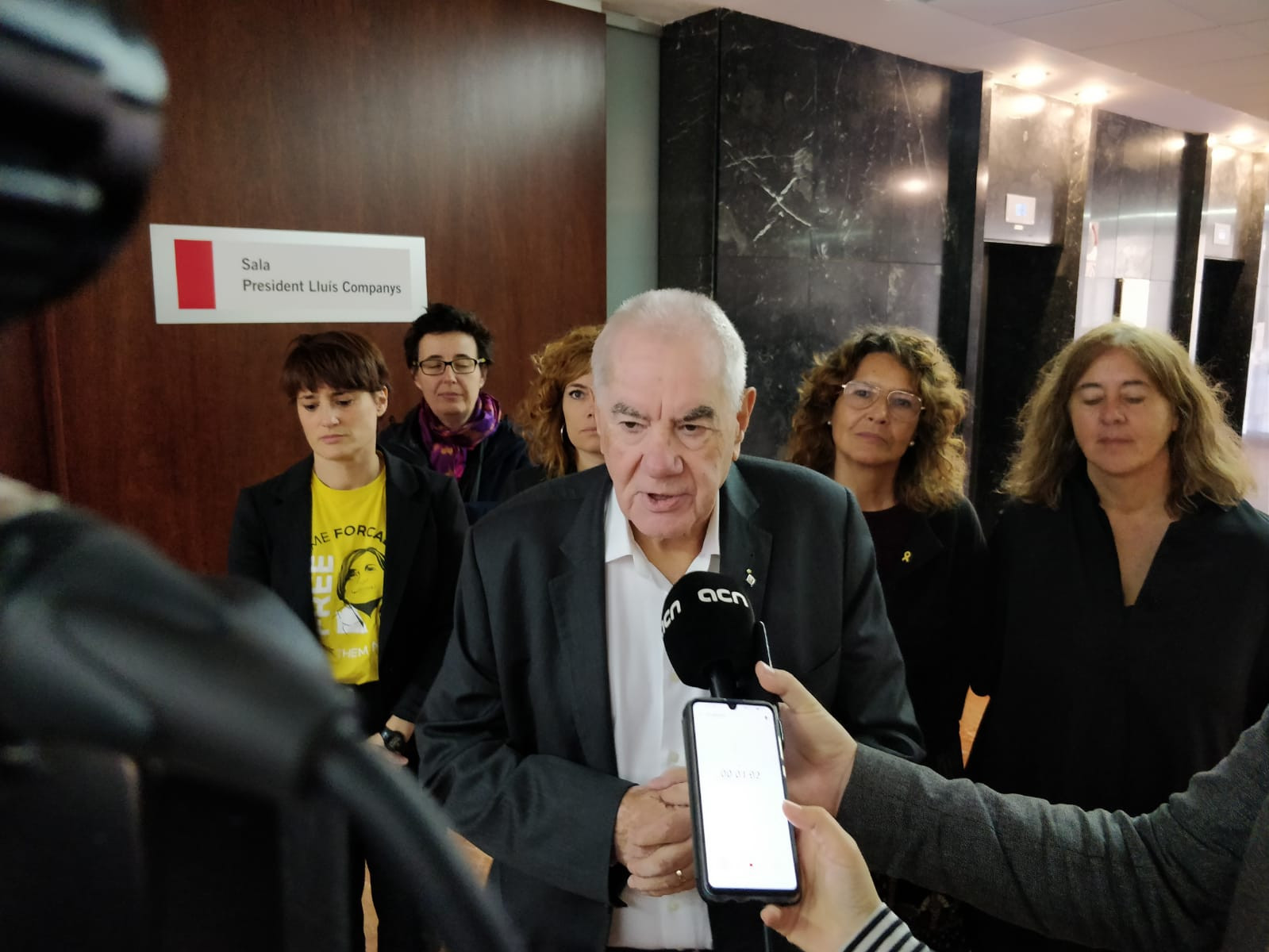 Ernest Maragall atiende a los medios tras la celebración de una comisión municipal / ERC