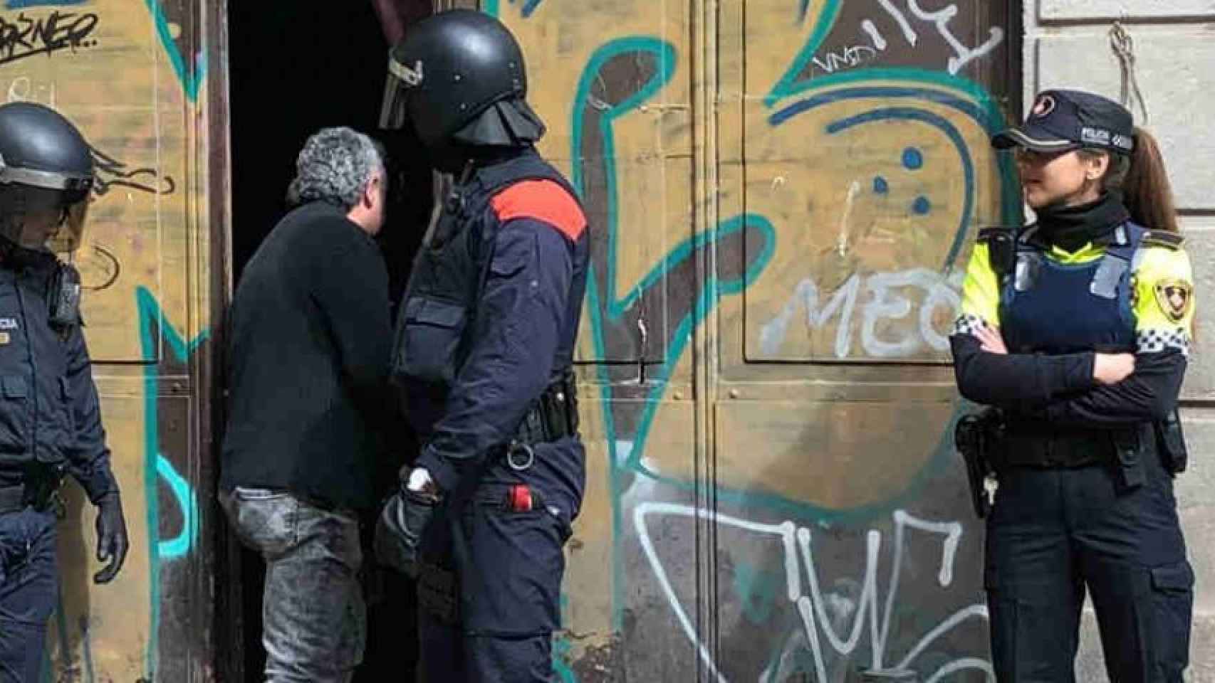 Mossos d'Esquadra y Guardia Urbana en Ciutat Vella / MOSSOS