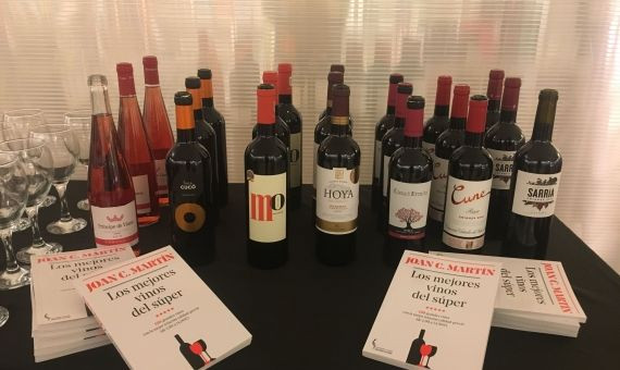 Distintos vinos incluidos en el libro 'Los mejores vinos del súper' / P.B.