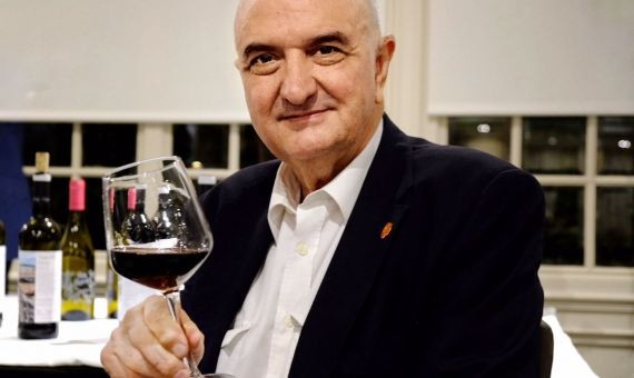 Joan C. Martín, enólogo valenciano autor de 'Los mejores vinos del súper'