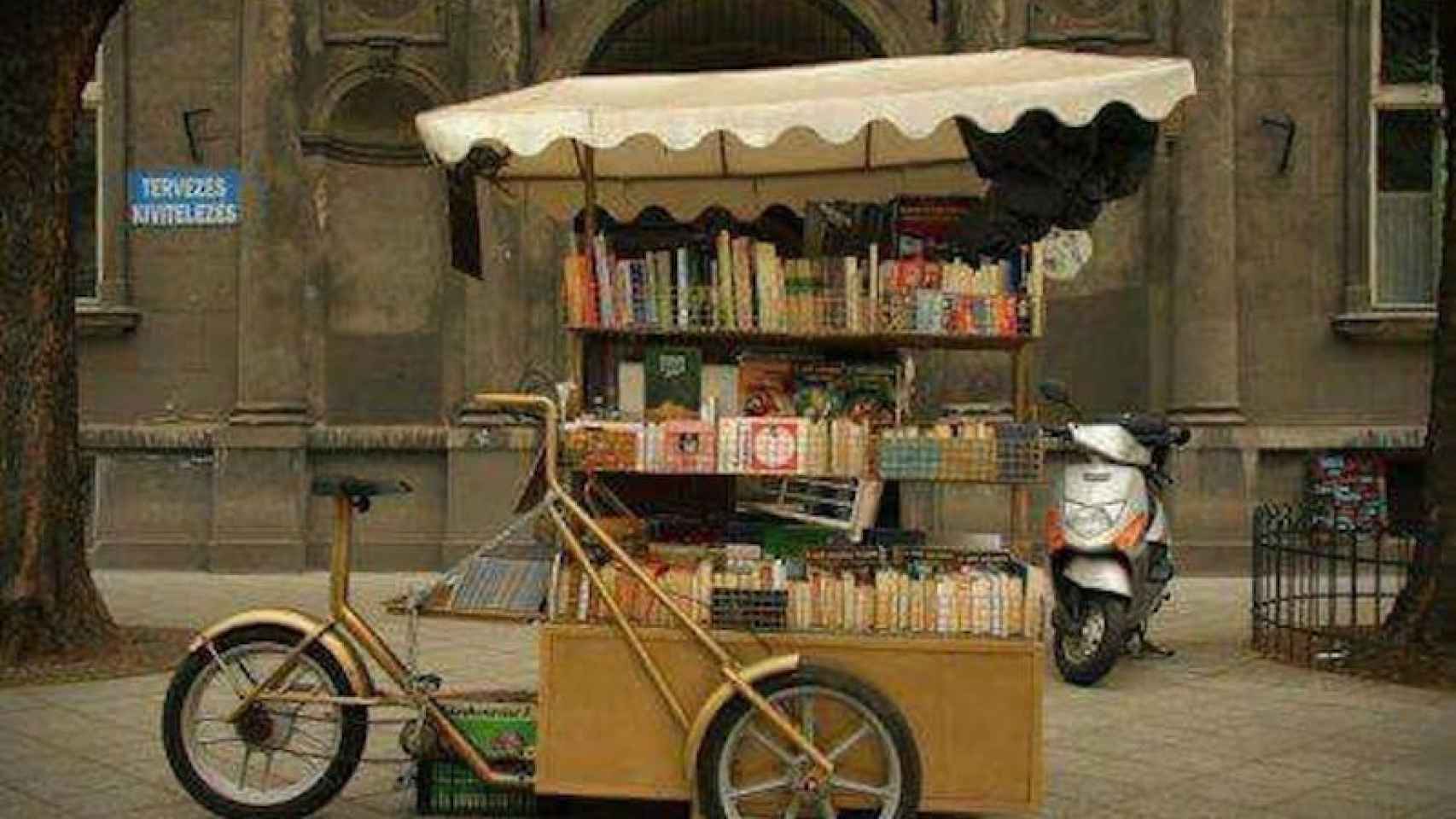 Imagen de una librería móvil para fomentar la lectura en otra ciudad / Archivo