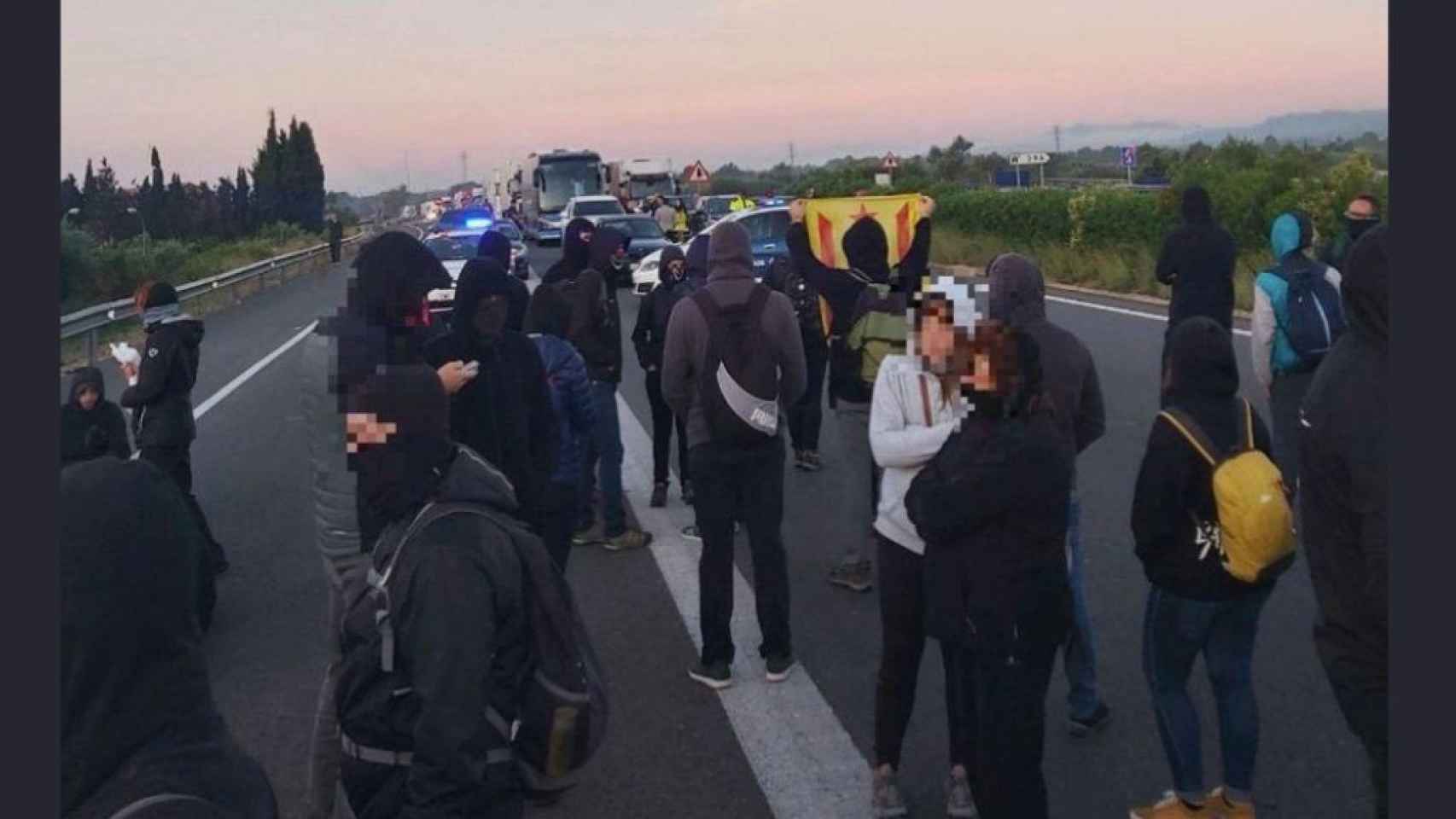 Los CDR intentan bloquear una autopista / SCC