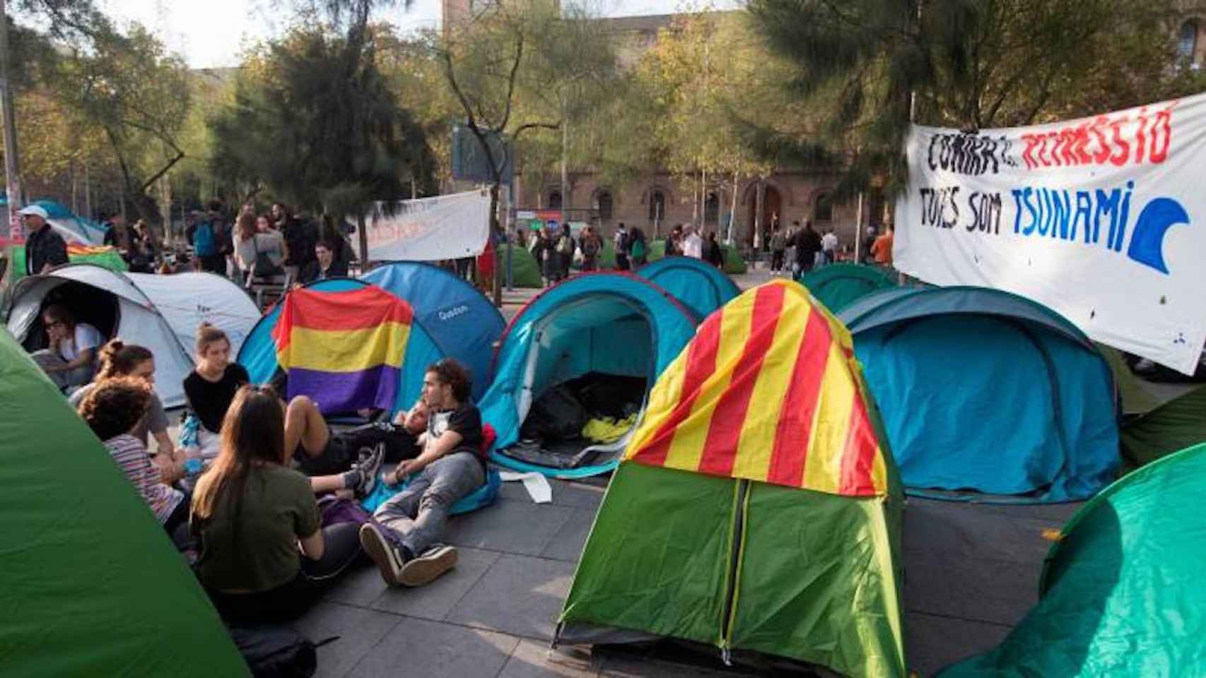 Acampada en plaza Universitat / EFE