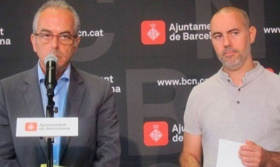 El director general de Cementiris, Jordi Valmaña, junto al concejal Eloi Badia