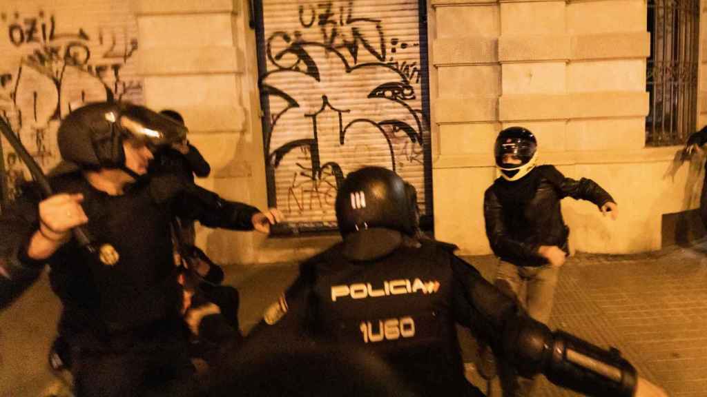 Momentos de tensión entre agentes y CDR en el centro de Barcelona / EUROPA PRESS