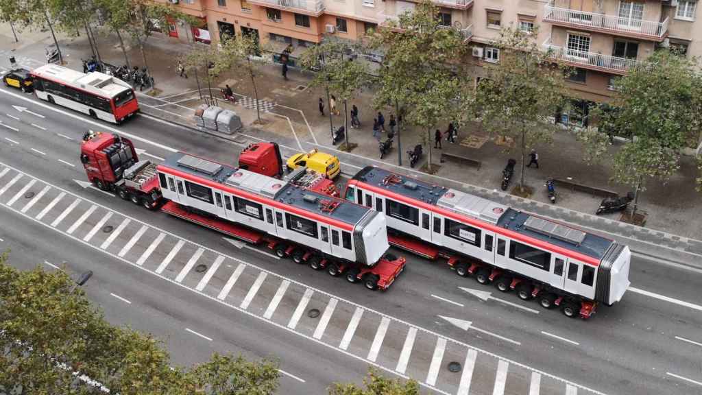 Dos convoyes de la línea de metro / @miniautobusero