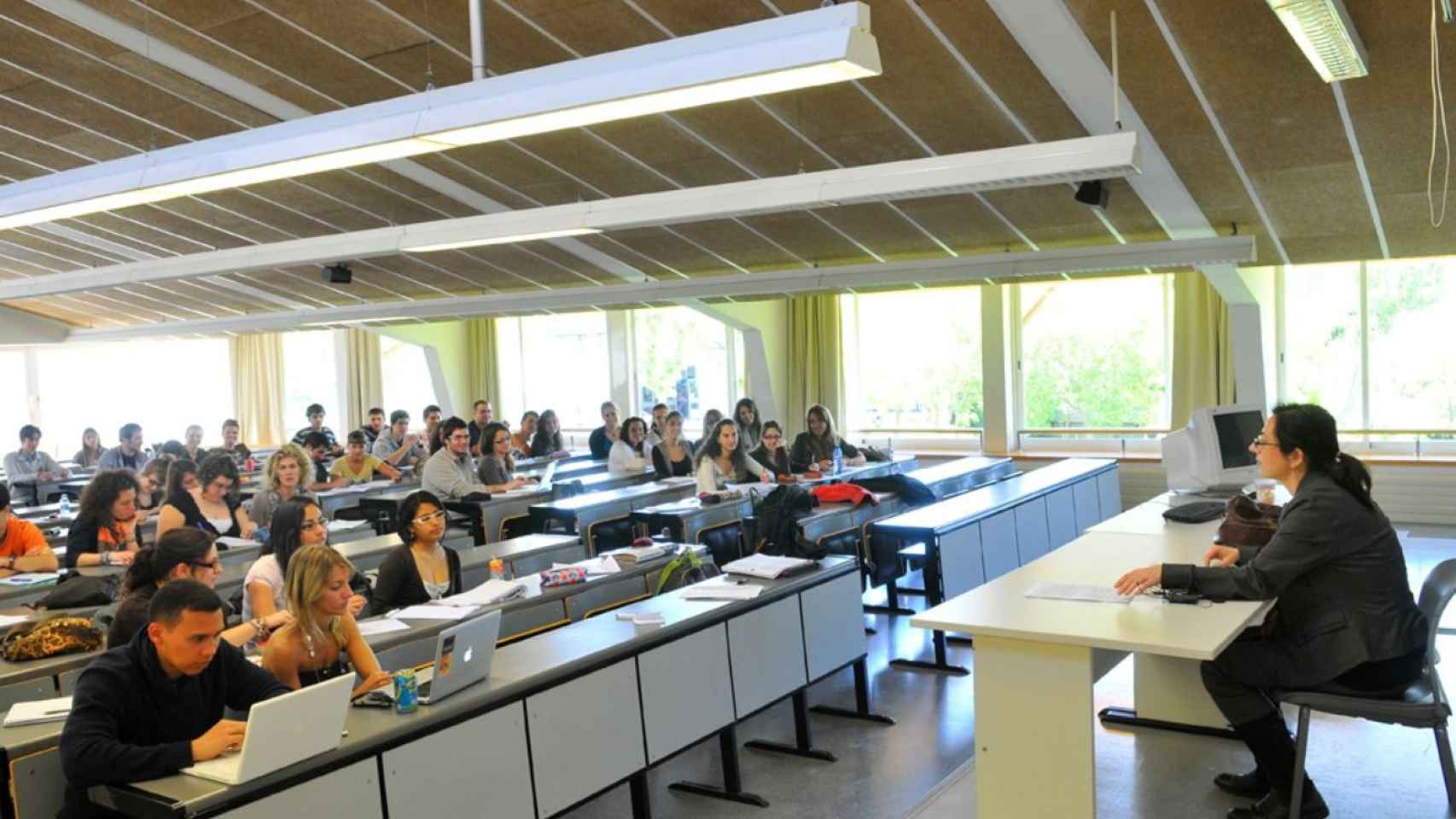 Facultad de Derecho de la Universitat de Barcelona (UB) / UB