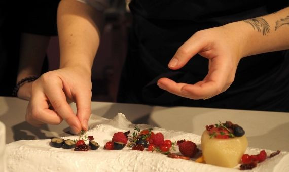 Preparación de un postre en el Fórum