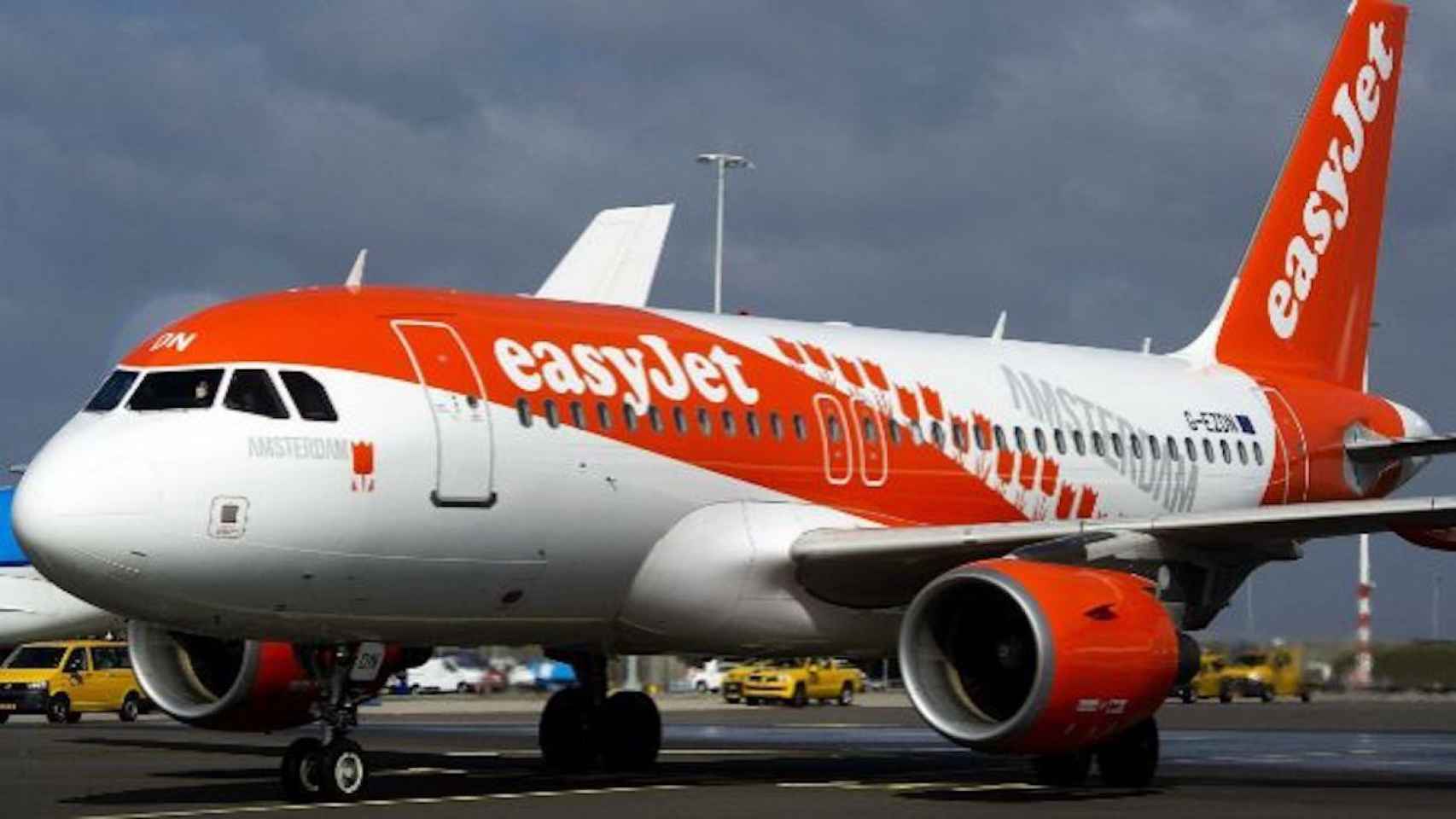 Un avión de la compañía EasyJet en una Imagen de archivo / EFE