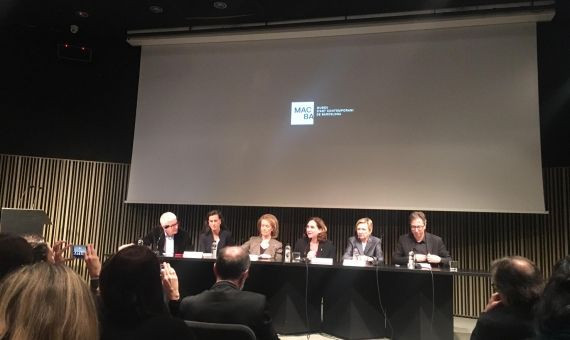 Ada Colau presidiendo la rueda de prensa sobre el CAP Raval y el MACBA / PB