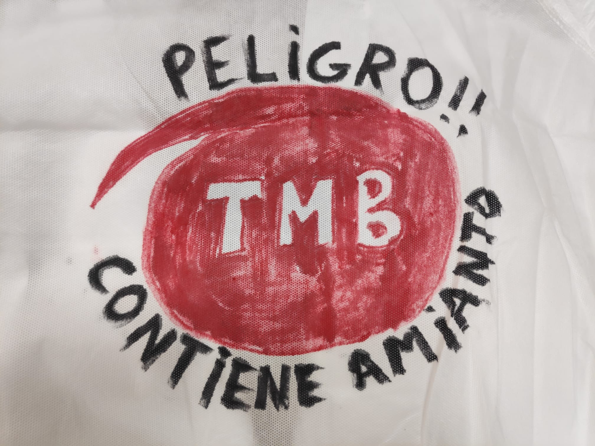 Los trabajadores de TMB alertan del peligro que supone el amianto / CEDIDA