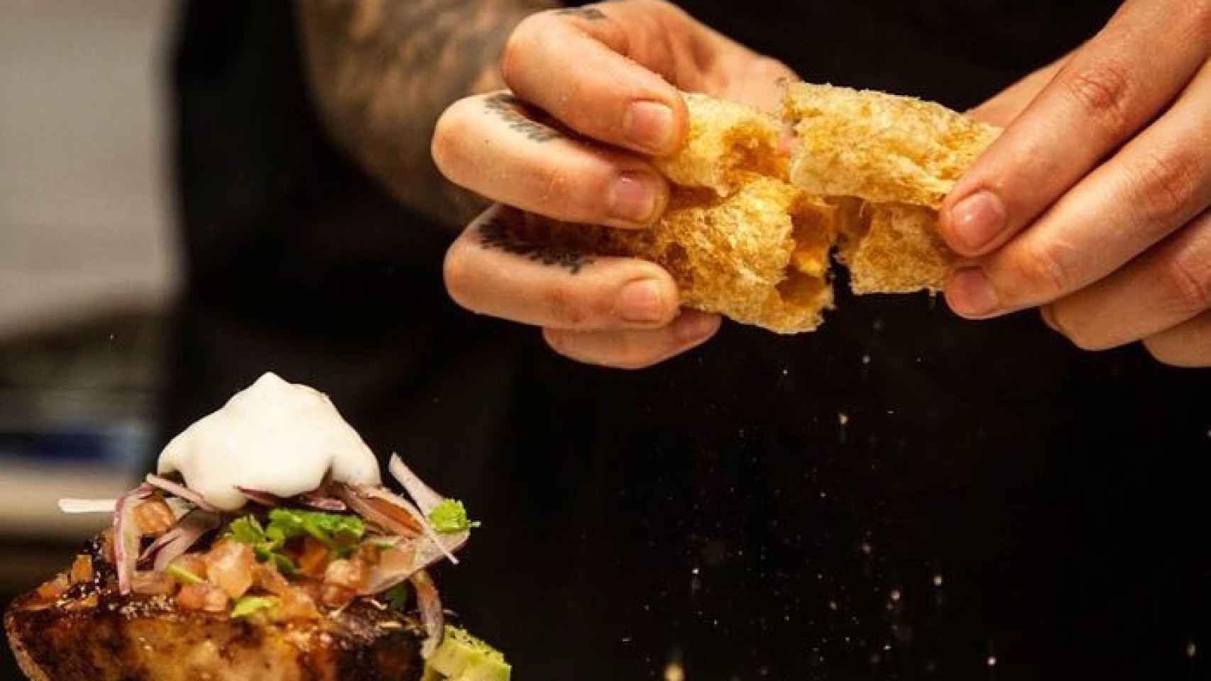 Plato del restaurante Caña de Azúcar, famoso por sus cachapas en Barcelona / Site oficial CAÑA DE AZÚCAR