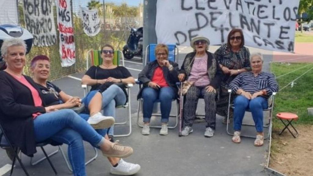 Acampada contra el centro de menas en el Besòs