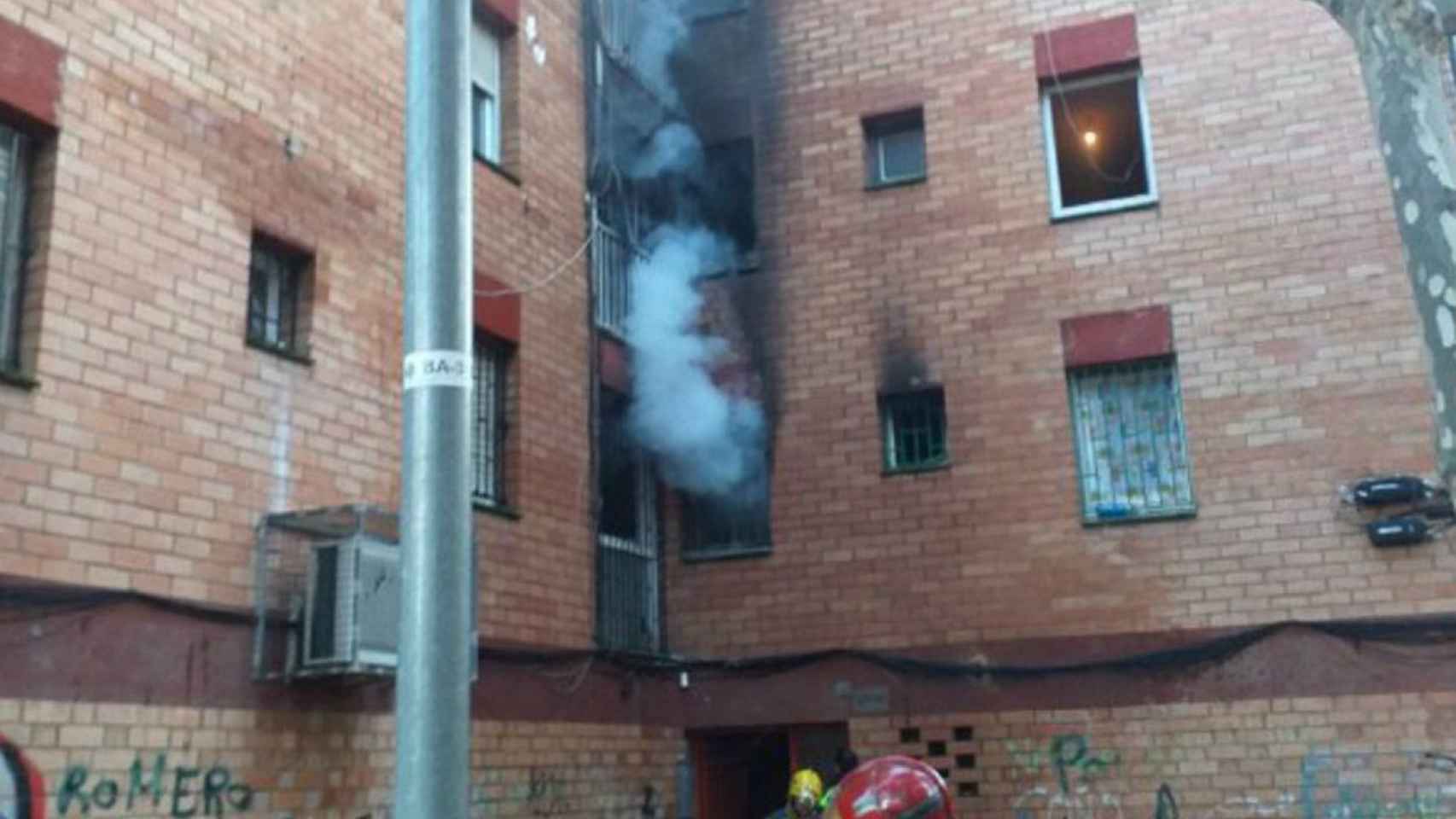 Incendio en un edificio de Badalona / BOMBERS