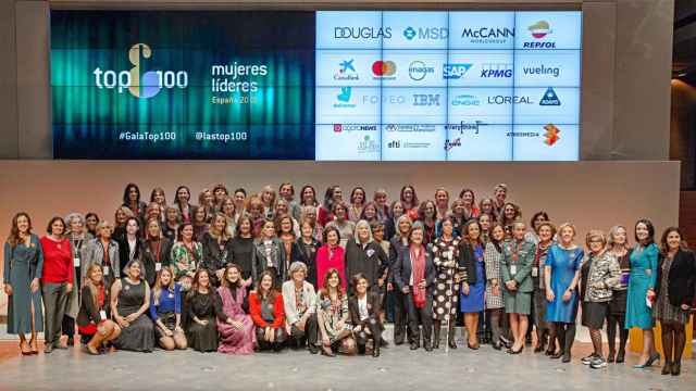 Foto conjunta del top 100 de mujeres líderes en España, en el que entran algunas barcelonesas / BIANCA BUNIER