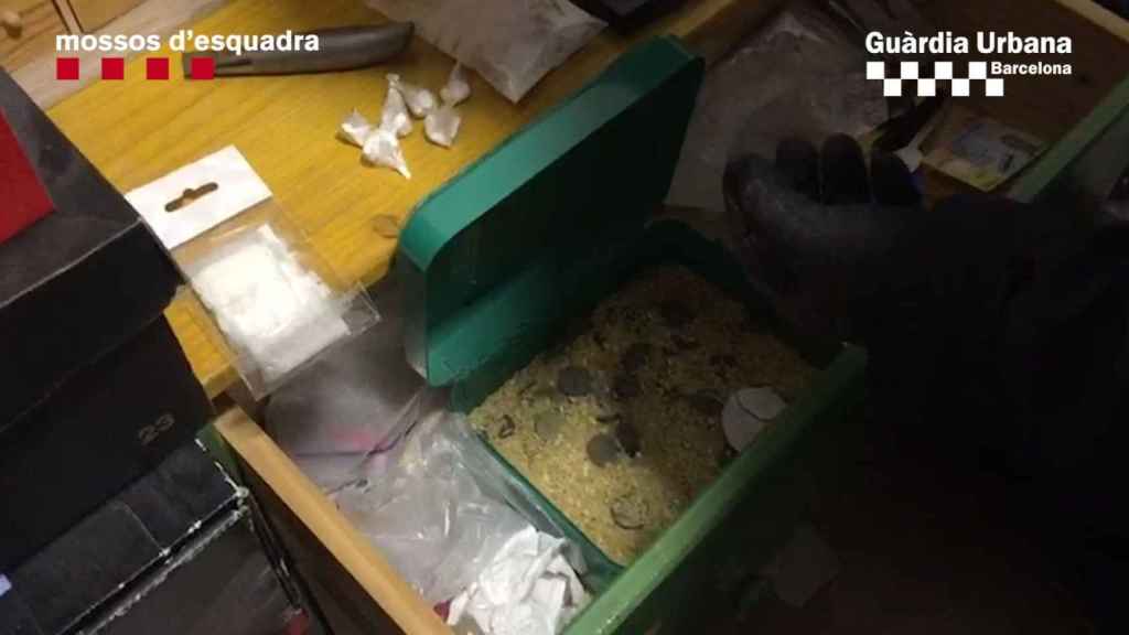 Desmantelan dos puntos de venta de cocaína en Nou Barris / MOSSOS D'ESQUADRA