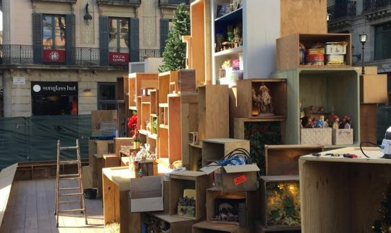 Estado del belén de plaza de Sant Jaume, a un día de su inauguración / RP