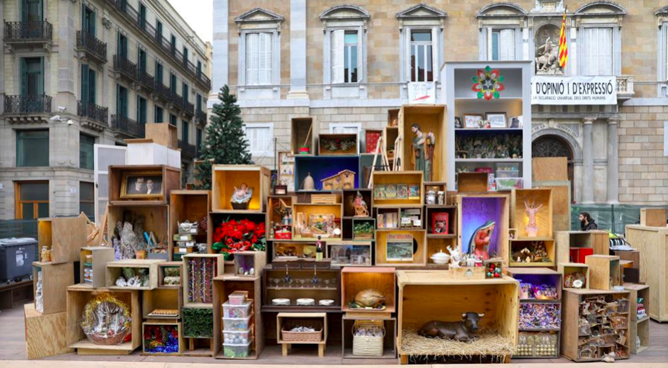 Pesebre de este 2019 en la plaza Sant Jaume de Barcelona